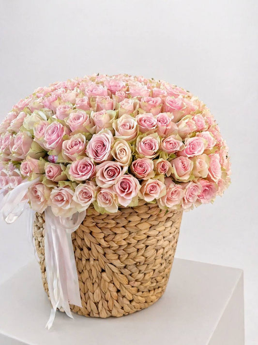 Basket 200 Light Pink Roses