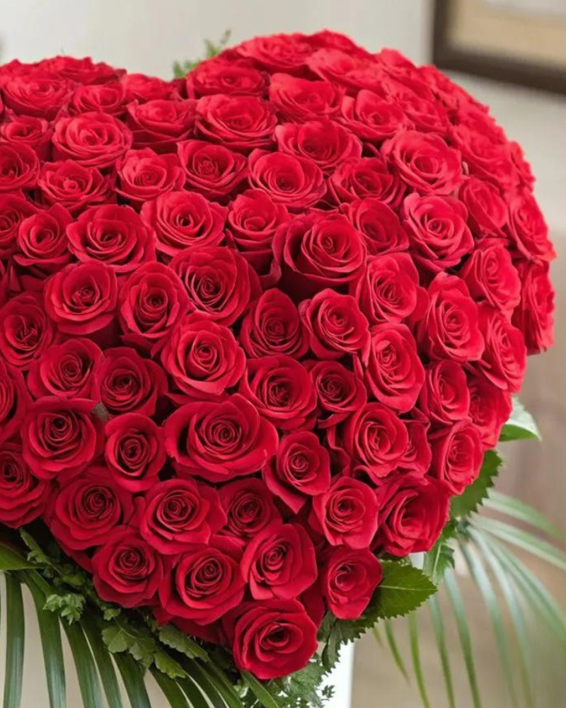 Heart-Shaped 101 Red Roses – Luxury Love Arrangement