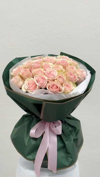 Blush Radiance: 25 Premium Rose Bouquet