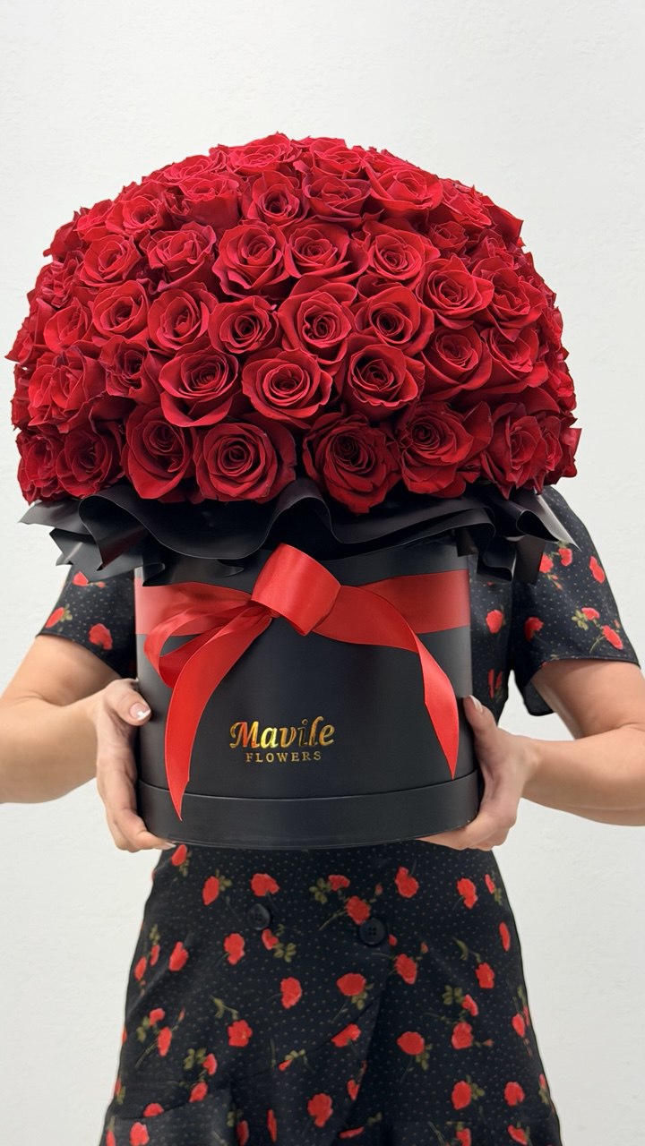 130 Red Roses in a Black Luxury Box – Mavile Flowers Signature