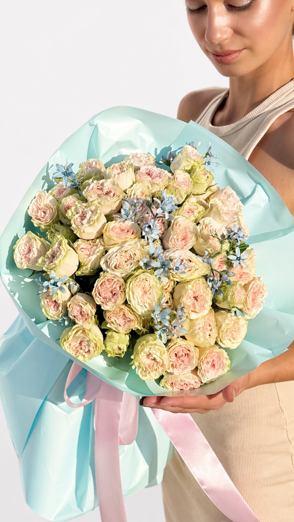 Pastel Dream: Blush Roses & Blue Tweedia